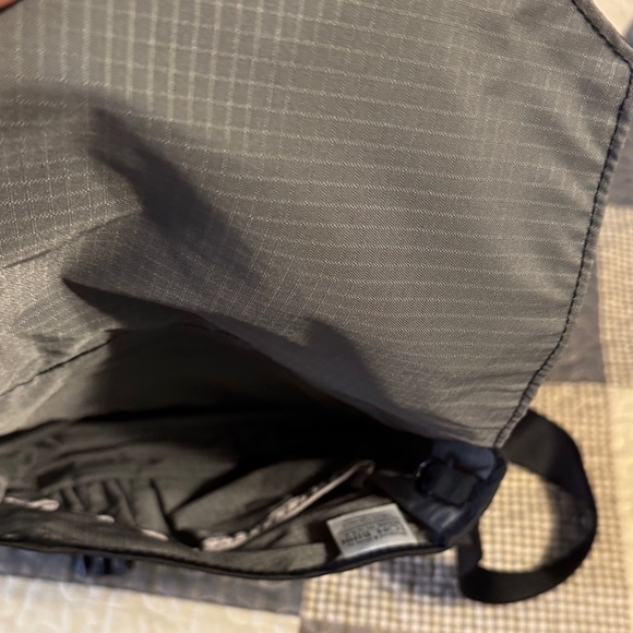 Tom Bihn Small Cafe Crossbody black/mountain - Picture 4 of 6